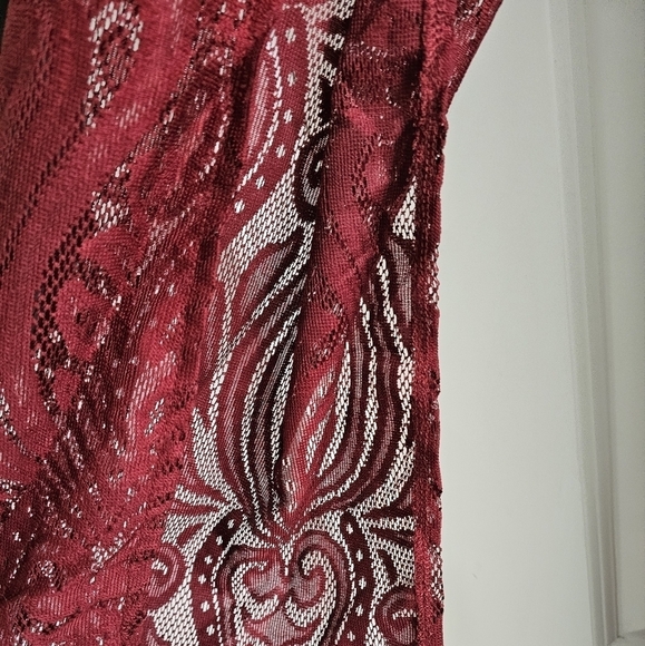 ELEGANT BURGUNDY DEEP V CONTRAST LACE FORMAL GOWN - Picture 7 of 12